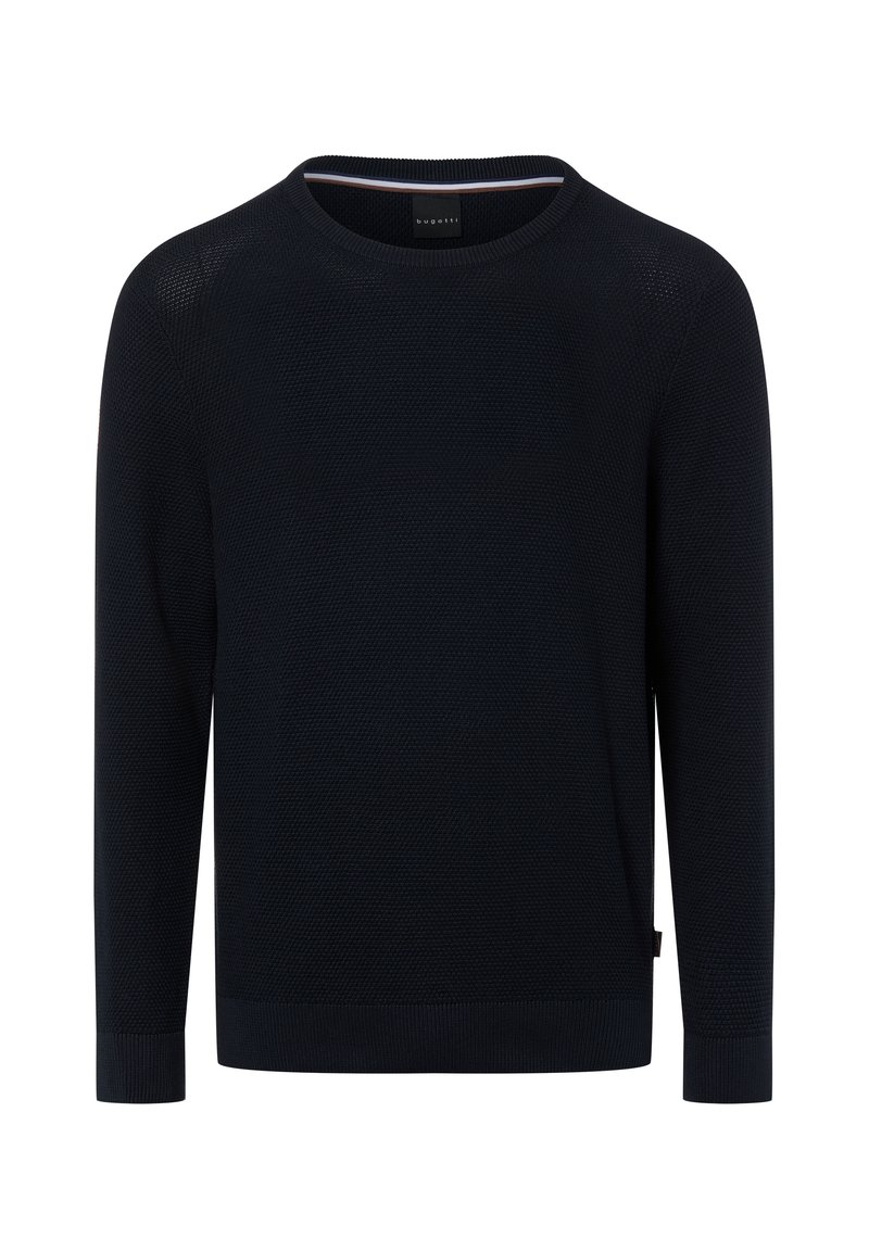 Granatowy dziergany sweter z okrągłym dekoltem, długimi rękawami, teksturowanym wzorem oraz ściągaczami na mankietach i u dołu. Z boku metka z logo.