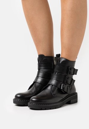 Marco Tozzi Stiefelette - black antic