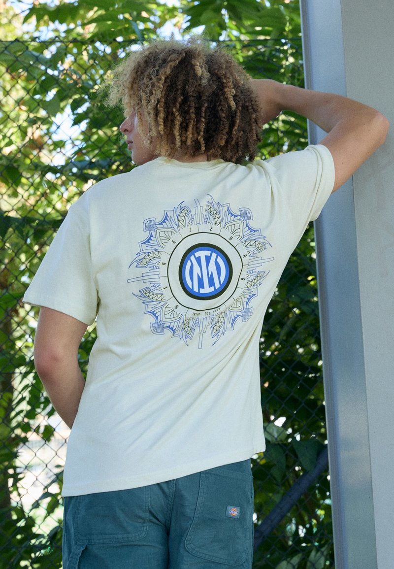 Legacies INTER MILANO MAIOLICA TEE - Sporto klubų atributika - off white
