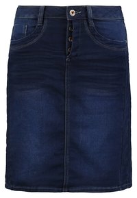 Tmavěmodrá džínová sukně s rovnými liniemi, předním zapínáním na knoflíky a pěti kapsami. Má kontrastní stehy a hladkou texturu.