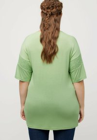 Ulla Popken Triko s potiskem - light green