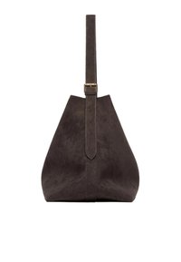 Borsa in suede grigio scuro con forma affusolata, tracolla lunga e dettagli in metallo dorato. Texture liscia, design minimalista.
