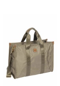 Sac fourre-tout vert olive avec des accents en cuir brun, deux poignées en tissu et une bandoulière amovible. Présente un design structuré.