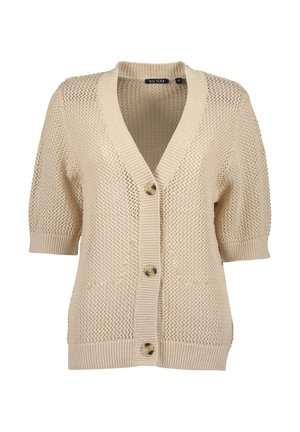 Sweter kardigan w jasnobeżowym kolorze, z dekoltem w serek, krótkimi rękawami, ażurową fakturą dzianiny oraz trzema dużymi guzikami z przodu.