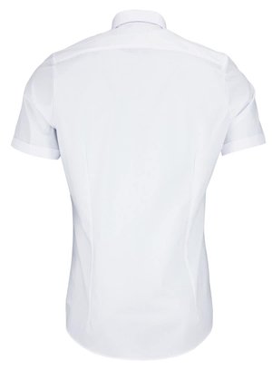 Korte mouwen, witte shirt met een rechte snit, klassieke kraag en een gladde textuur; de achterkant heeft minimale naden en geen versieringen.