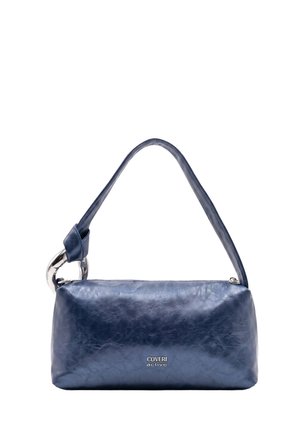Borsa in pelle blu scuro con tracolla corta, dettaglio metallico circolare argentato e logo "Coveri active" sul davanti.