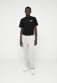 CLOSURE London RELAXED OPEN HEM JOGGER - Jogginghose - grey marl