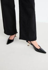 Επιλέχθηκε, black