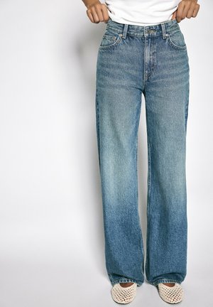 PULL&BEAR, HIGH-WAIST WIDE STRAIGHT-LEG - JEANS - Jeans a sigaretta - blue