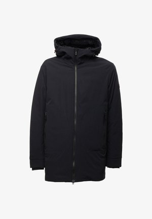 Czarna wodoodporna parka z wysokim kołnierzem, zapinana na zamek błyskawiczny, z dwoma przednimi kieszeniami. Posiada gładką powierzchnię zewnętrzną oraz regulowane sznurki kaptura.