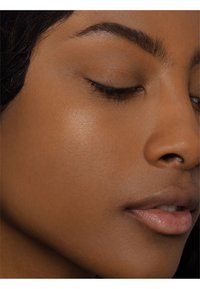 Milani 2-IN-1 FOUNDATION + CONCEALER - Base de maquillaje - amber