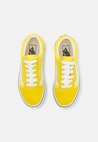 Vans OLD SKOOL  - Zapatillas - blazing yellow/true white