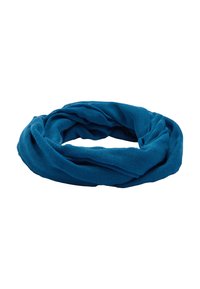 Niebieska kominowa chusta wykonana z miękkiej tkaniny, z przeplatającym się wzorem nadającym fakturowany wygląd. Gładkie wykończenie bez widocznych elementów metalowych.