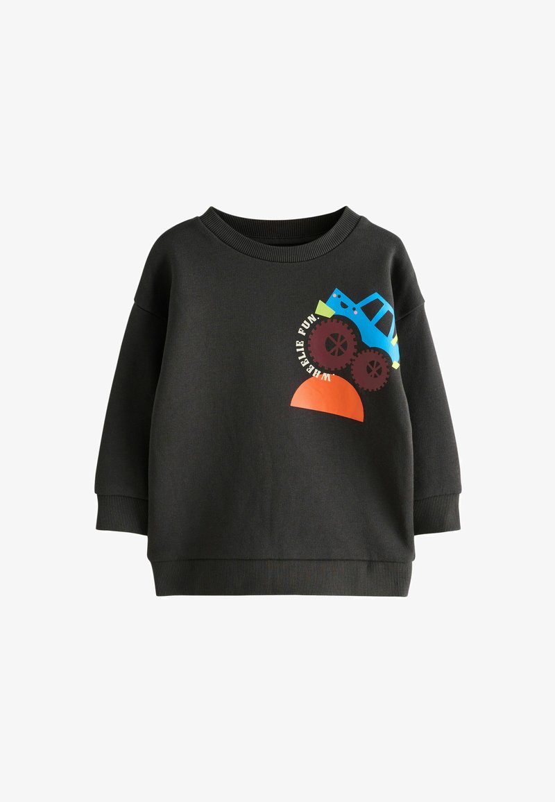 Sort sweatshirt med lange ærmer, ribbede manchetter og rund halsudskæring. Udsmykket med et farverigt grafisk design af en blå lastbil og cirkulære designelementer.