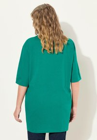 Ulla Popken PLUS SIZE SHORT SLEEVE TEE  - Basic T-shirt - classic emerald green