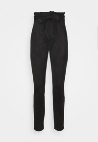 Svarta byxor med en mjuk, mockaliknande textur, hög midja, som har ett knytbälte och en avsmalnande silhuett. Inga synliga fickor.