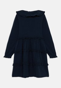 Ναυτικό μπλε φόρεμα με επίπεδα, featuring ριγέ λεπτομέρειες στο λαιμό και τα μανίκια, κατασκευασμένο από απαλό, υφασμάτινο ύφασμα. Μακριά μανίκια και άνετη γραμμή.