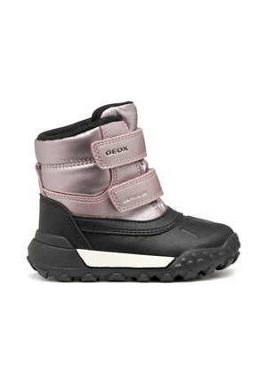 Bottines étanches Geox avec un dessus métallique rose, une partie inférieure en caoutchouc noir, deux bandes velcro et une semelle robuste pour une meilleure adhérence.