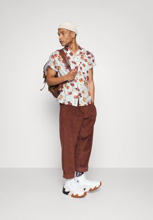 Obey Clothing BOMBED WOVEN - Košile - white