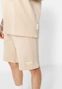 Sixth June ESSENTIEL - Tracksuit bottoms - beige