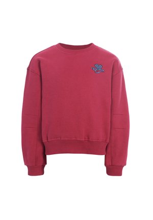 Rode sweater met ronde hals, geribte manchetten en zoom, met een klein blauw hartvormig logo op de linkerborst.