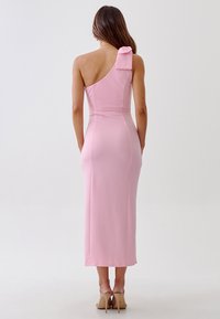 TUSSAH EMELIE MIDI - Shift-haljina - pale pink