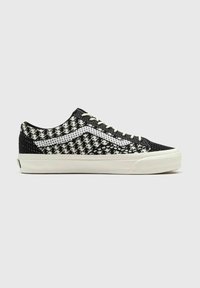Sneaker con motivo houndstooth bianco e nero, con striscia laterale bianca, suola in gomma e upper in tessuto texturizzato. Design classico con lacci.