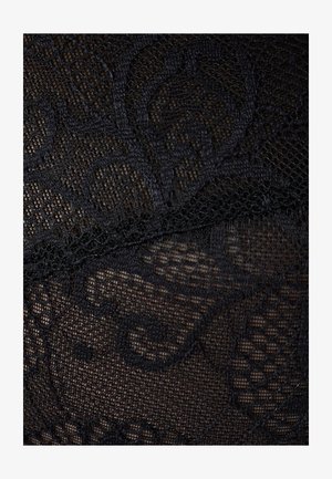 Tessuto in pizzo nero con intricati motivi floreali e geometrici, caratterizzato da una fine trama a rete e variazioni nello spessore dei fili.