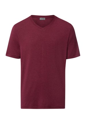 Bordeauxfarbenes T-Shirt mit kurzen Ärmeln und V-Ausschnitt. Hergestellt aus weichem Stoff, mit glatter Textur und lässiger Passform. Minimalistischer Stil.
