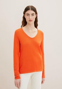 TOM TAILOR BASIC V-NECK - Strickpullover - fever red
