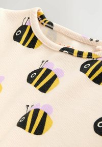 Nem kiválasztott, ecru white bee