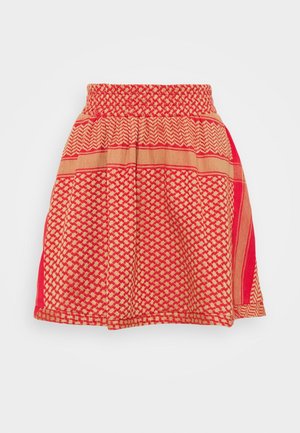 Falda con estampado rojo y beige con cintura elástica y diseños geométricos mostrada sobre un fondo blanco.