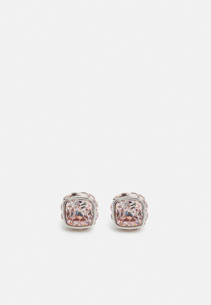 Kvadratiske studøredobber har transparente rosa steiner satt i sølvfarget metall med fasettert design og scallop-kanter.