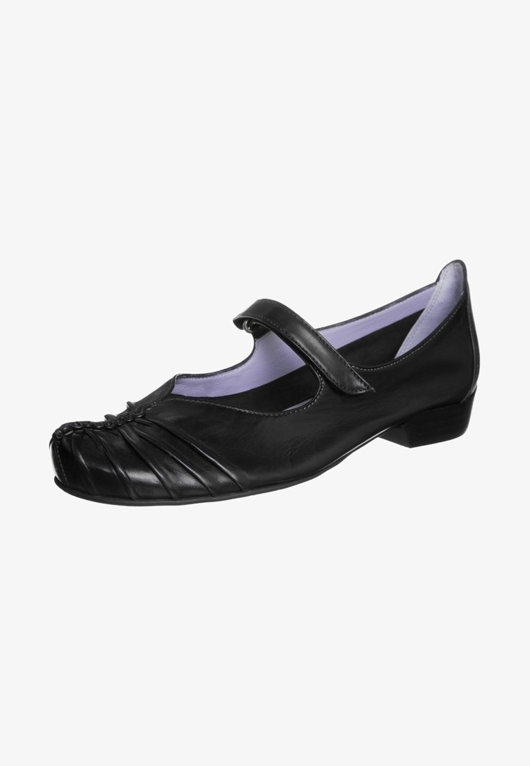 Chaussure Mary Jane en cuir noir avec détail de bout plissé et une bride unique sur le cou-de-pied, dotée d'un talon bas et d'une doublure intérieure violet clair.