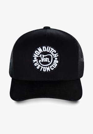 Casquette noire avec une couronne arrondie, des côtés en mesh et une visière plate. Présente un logo circulaire blanc avec l'inscription "VON DUTCH KUSTOM CLUB" en lettres grasses.