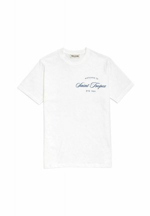 T-shirt blanc col rond avec texte bleu "welcome to Saint Tropez ÉTÉ 1984" sur la poitrine gauche, manches courtes, et une étiquette de la marque Frilivin à l'intérieur du col.