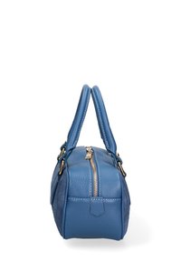 Borsa a mano in pelle blu con finitura testurizzata. Presenta manici doppi e una parte superiore con zip, con dettagli in oro e una forma rettangolare compatta.