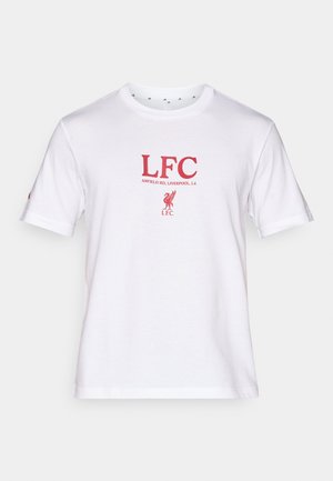 Witte katoen t-shirt met rode "LFC" tekst en "ANFIELD RD, LIVERPOOL, L4" eronder, met een logo van een vogel. Korte mouwen en ronde hals.