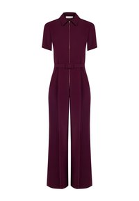 Tuta bordeaux con maniche corte, zip frontale e una cintura coordinata in vita. Design a gamba larga con una texture liscia e elegante.