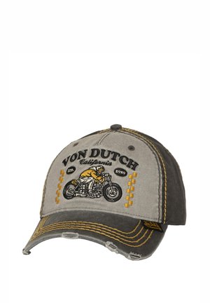 Gorra de béisbol gris con costuras amarillas, diseño de motocicleta bordado y texto "Von Dutch California". Tela desgastada y visera redondeada.