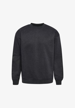 Mörkgrå crewneck-tröja med långa ärmar och subtila diagonala randdetaljer på de nedre ärmarna.