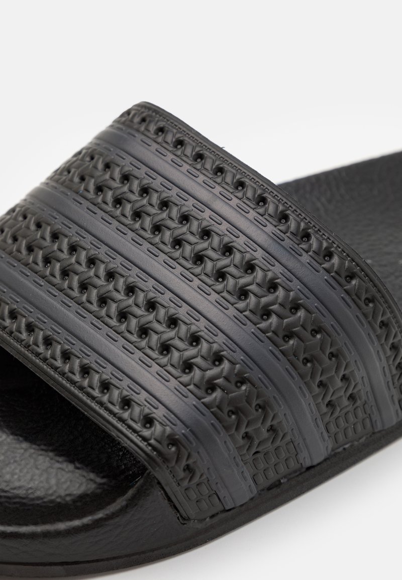 ADILETTE UNISEX - Muiltjes - core black/carbon/zwart - Zalando.nl