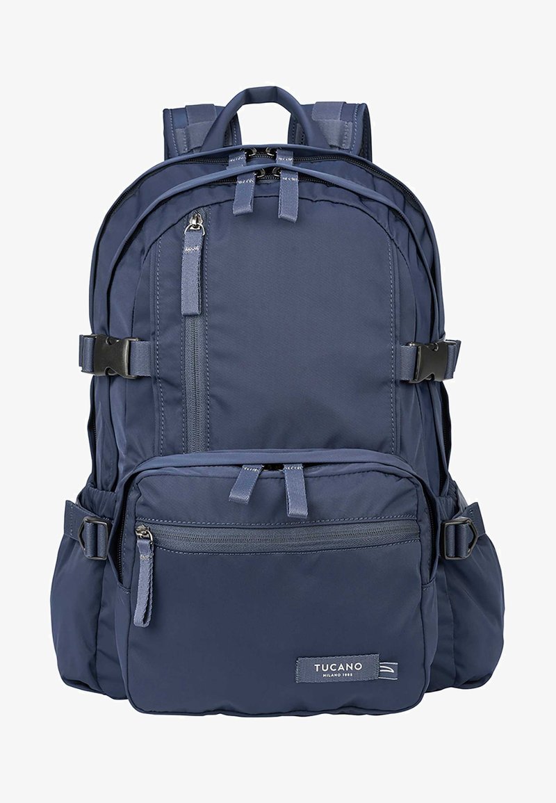 Zaino blu navy con molteplici scomparti con zip, spallacci regolabili e una robusta maniglia. Realizzato in tessuto resistente con una superficie liscia.