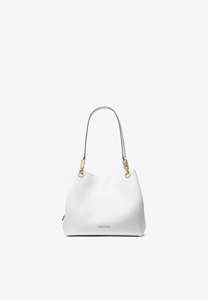Hvid tekstureret lædertaske med enkelt skulderrem og guldfarvet hardware, der viser Michael Kors-logoet foran.