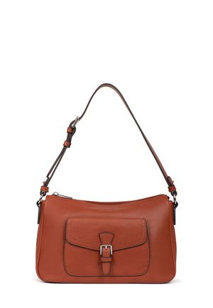 Borsa a tracolla in pelle marrone con una texture liscia, forma snella, tracolla regolabile e una tasca frontale chiusa da un dettaglio a fibbia.