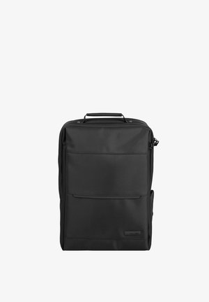 Schwarzer rechteckiger Rucksack aus Stoff, mit einer vorderen Reißverschlusstasche, einem oberen Griff und zwei seitlichen Fächern für zusätzlichen Stauraum.