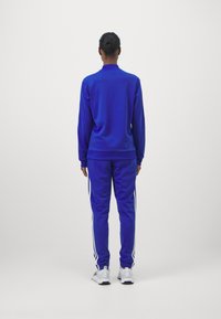 adidas Sportswear ESSENTIALS 3-STRIPES - Treniņtērps - semi lucid blue/white