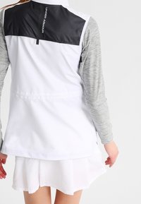 Under Armour Weste - white