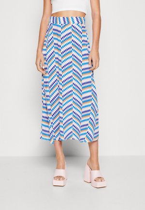 Maxi spódnica z wzorem w jodełkę w kolorach niebieskim, pomarańczowym i białym. Wykonana z lekkiego materiału, z dopasowaną talią i luźnym krojem.