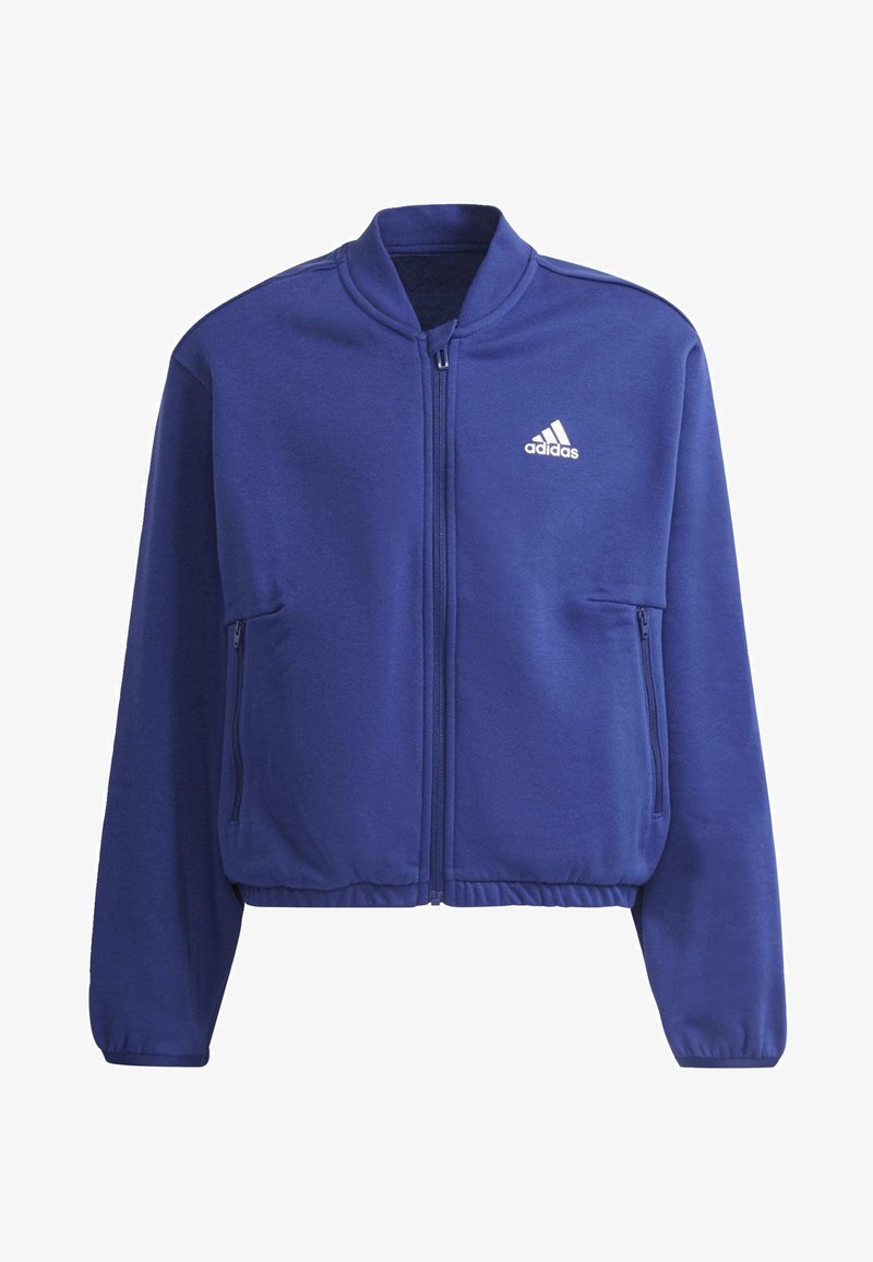 Modrá zipová bunda vyrobená z fleecového materiálu. Disponuje stojáčkovým límcem, bočním zipovým kapsou a bílým logem Adidas na hrudi.